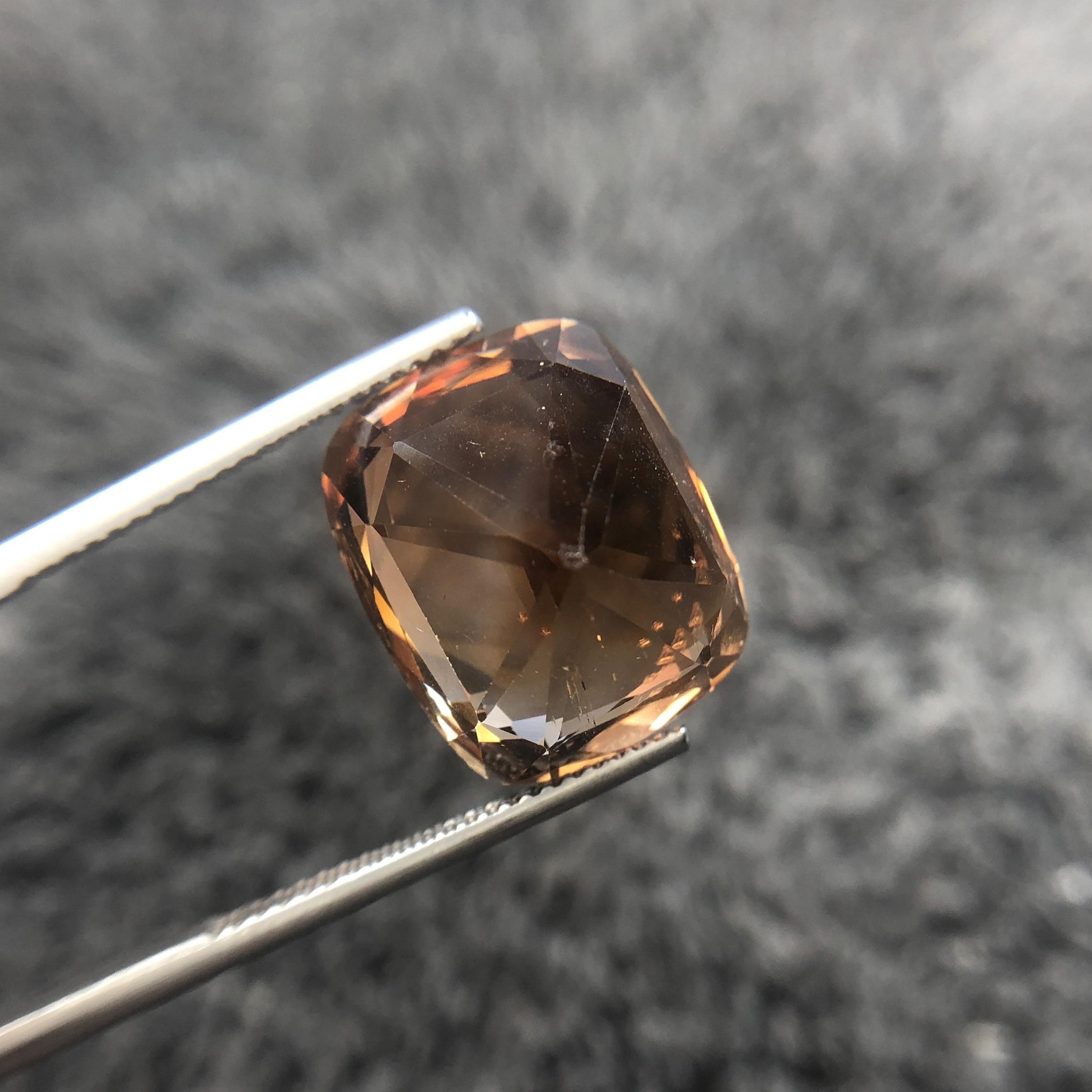 20.87 ct Brown Topaz from Pakistan  — view 2