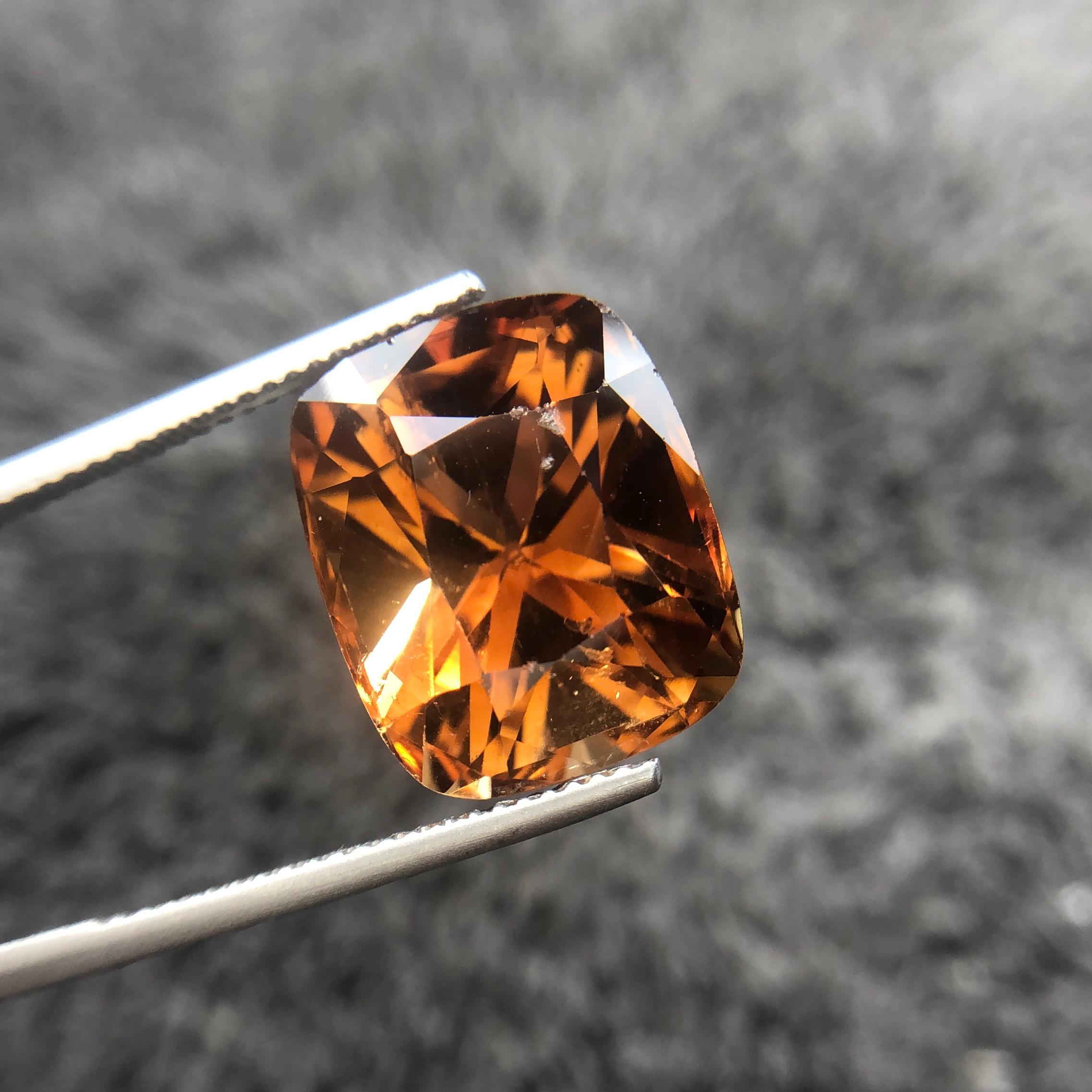 20.87 ct Brown Topaz from Pakistan  — view 3