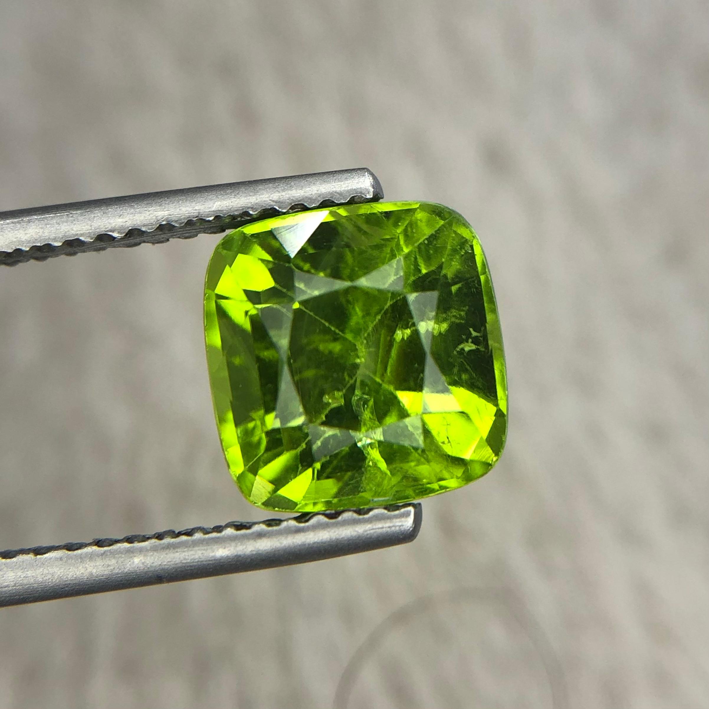 3.80 ct Pakistani Peridot Gemstone, Cushion Cut — view 3